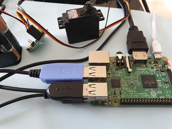 Raspberry Pi 3 + Pololu servo controller