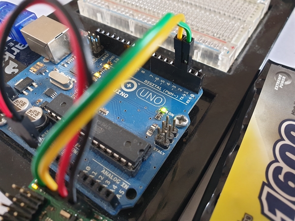 Arduino Uno + Maestro6 servo controller
